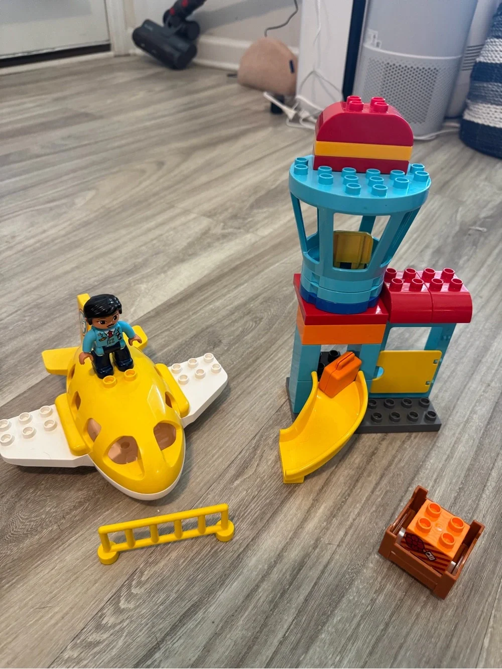 LEGO DUPLO Airport Airplane Control Tower Pilot Figure Luggage Travel Set - Picture 2 of 2